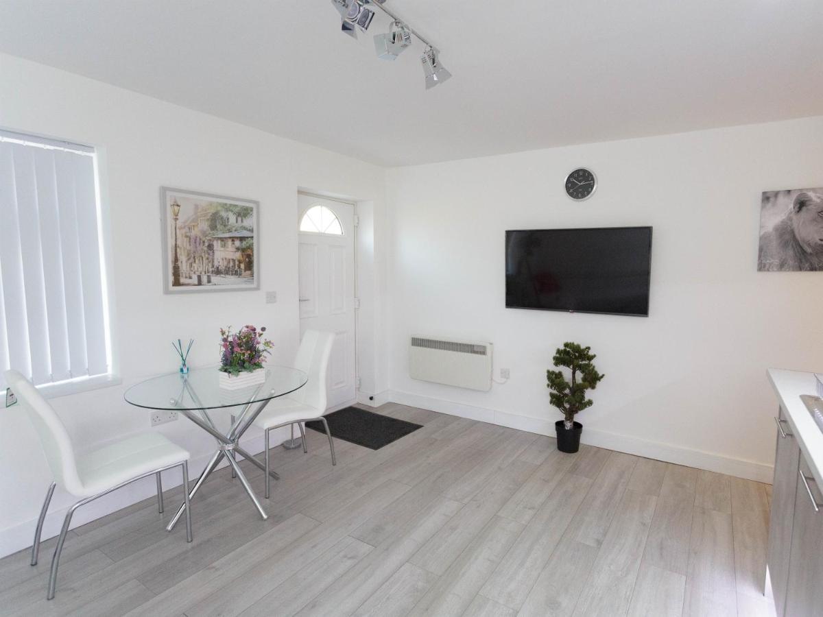 Live In Leeds Greenhill Bungalows Екстериор снимка