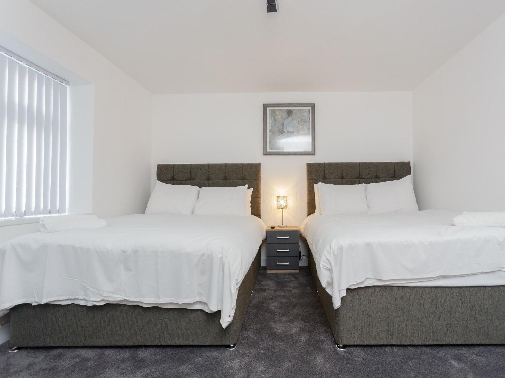 Live In Leeds Greenhill Bungalows Екстериор снимка