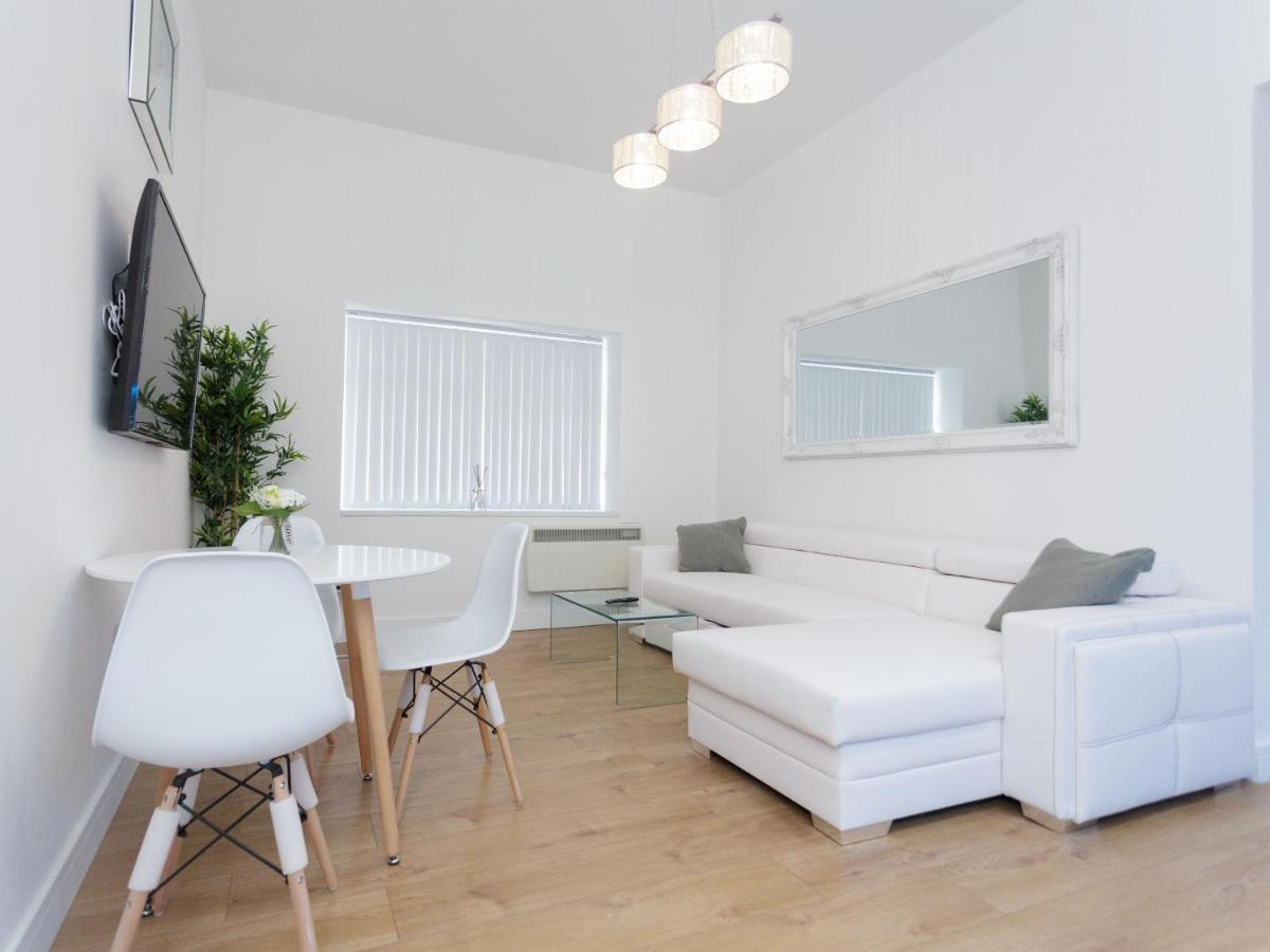 Live In Leeds Greenhill Bungalows Екстериор снимка