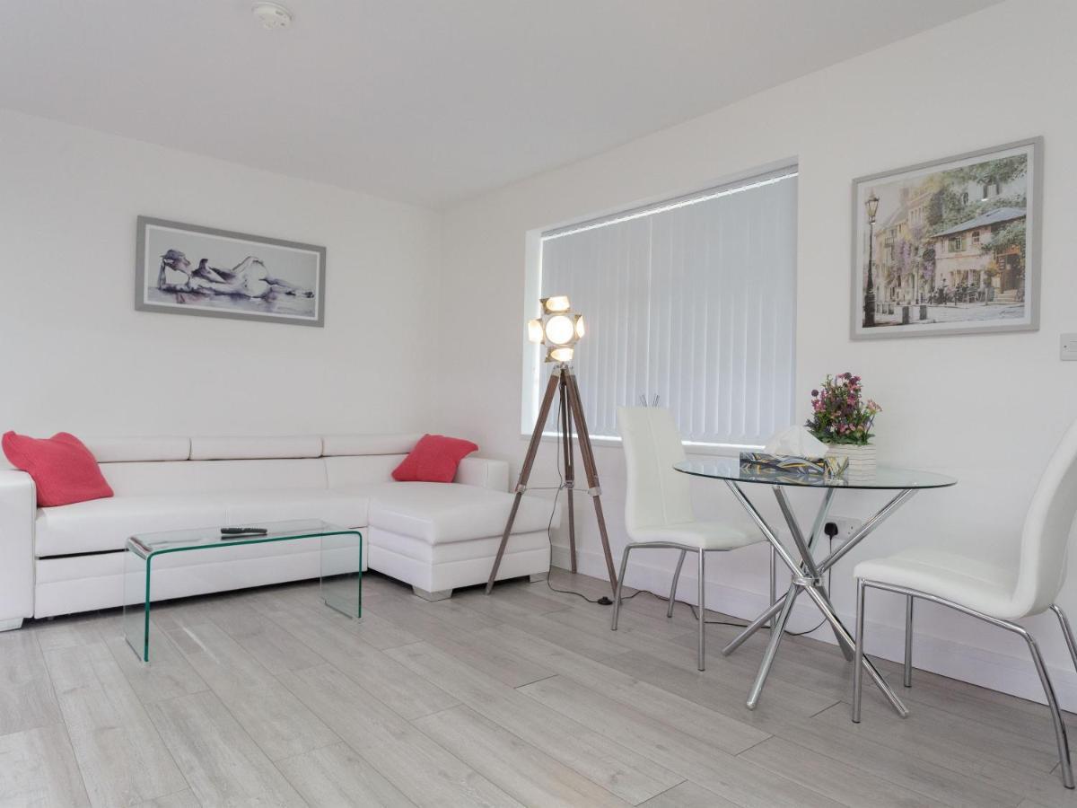 Live In Leeds Greenhill Bungalows Екстериор снимка